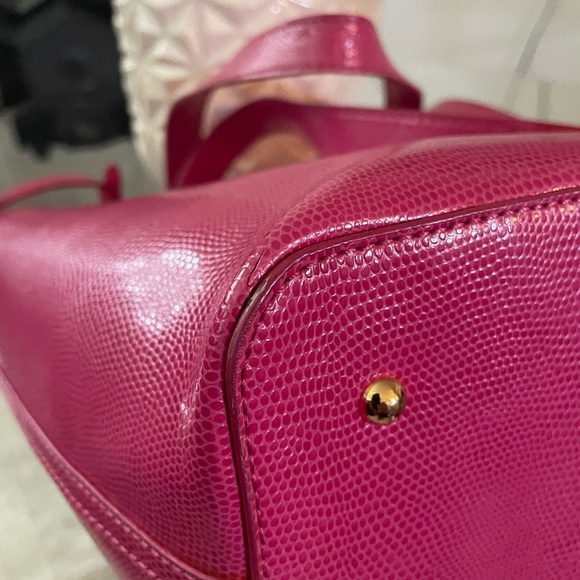 Pretty Hot Pink Ralph Lauren Patent Leather Tote with gold hardware - Picture 4 of 8